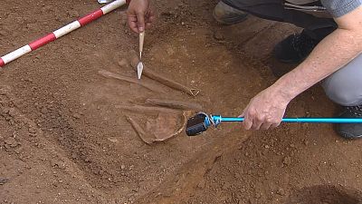 Retoman la excavaci�n en la fosa de Soutelo para buscar los restos de cinco j�venes asesinados en la Guerra Civil | Ver ahora