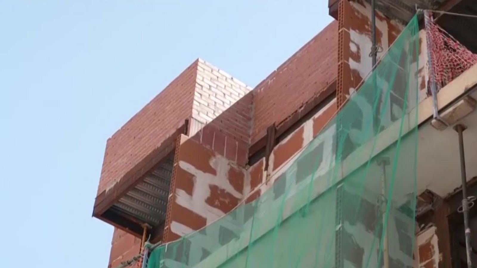 Afectados por la vivienda: pierden 60.000 euros en una estafa - Directo al grano | Ver