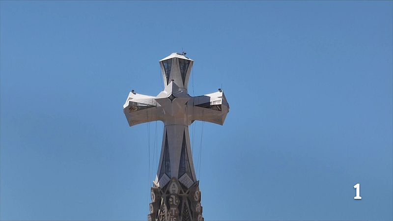 La torre de Jesucrist culmina la Sagrada Família