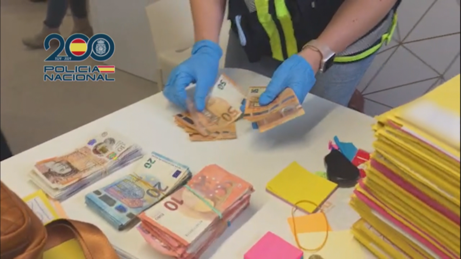 Desarticulada en Euskadi una red que estafaba a inmigrantes en procesos de regularización | RTVE Play - Ver ahora