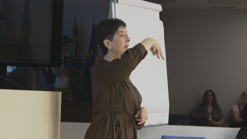 Ayuda a personas sordas migrantes para gestionar el proceso de regularización | RTVE Play - Ver ahora