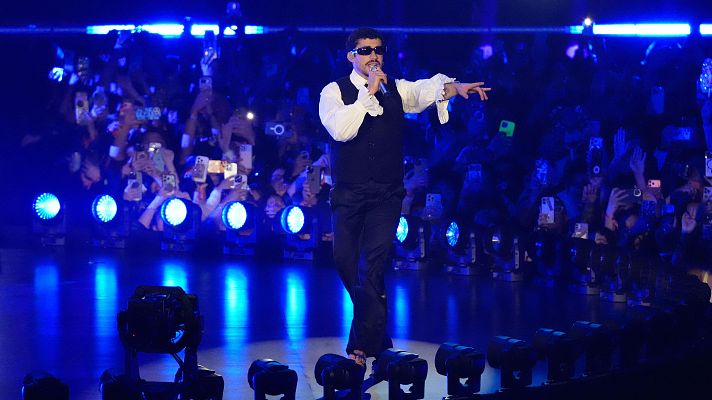  - Locura por Bad Bunny: el cantante puertorriqueño ya está en Barcelona