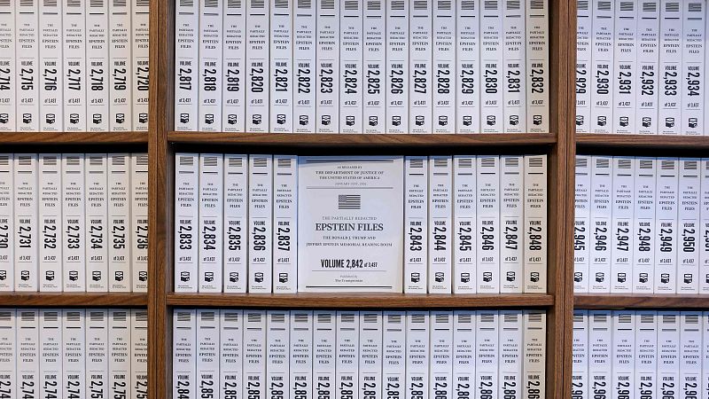 Una muestra en Nueva York exhibe cajas con copias de los archivos del caso Epstein | Ver ahora