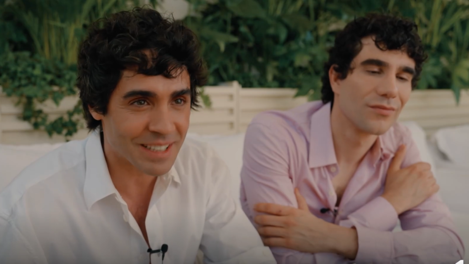 Los Javis presentan 'La bola negra' en el Festival de Cannes - Telediario 1 | Ver