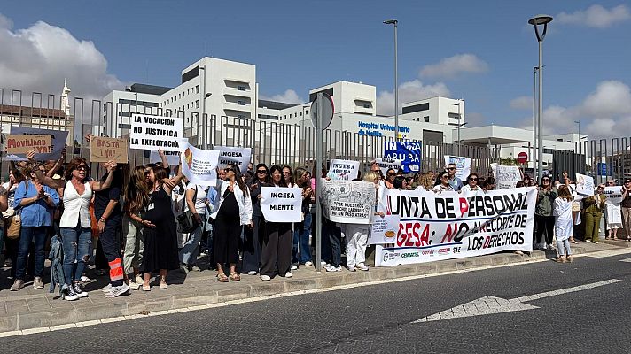  - Centenares de profesionales sanitarios protestan contra el INGESA por la jornada laboral