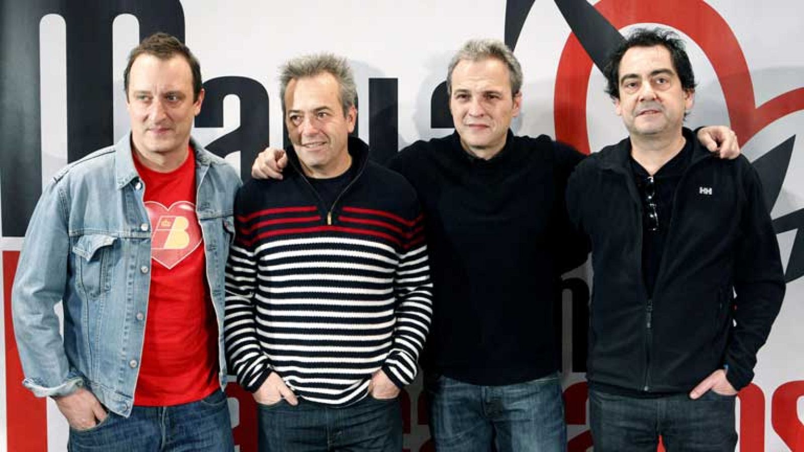 Los Hombres G se suben a un escenario teatral