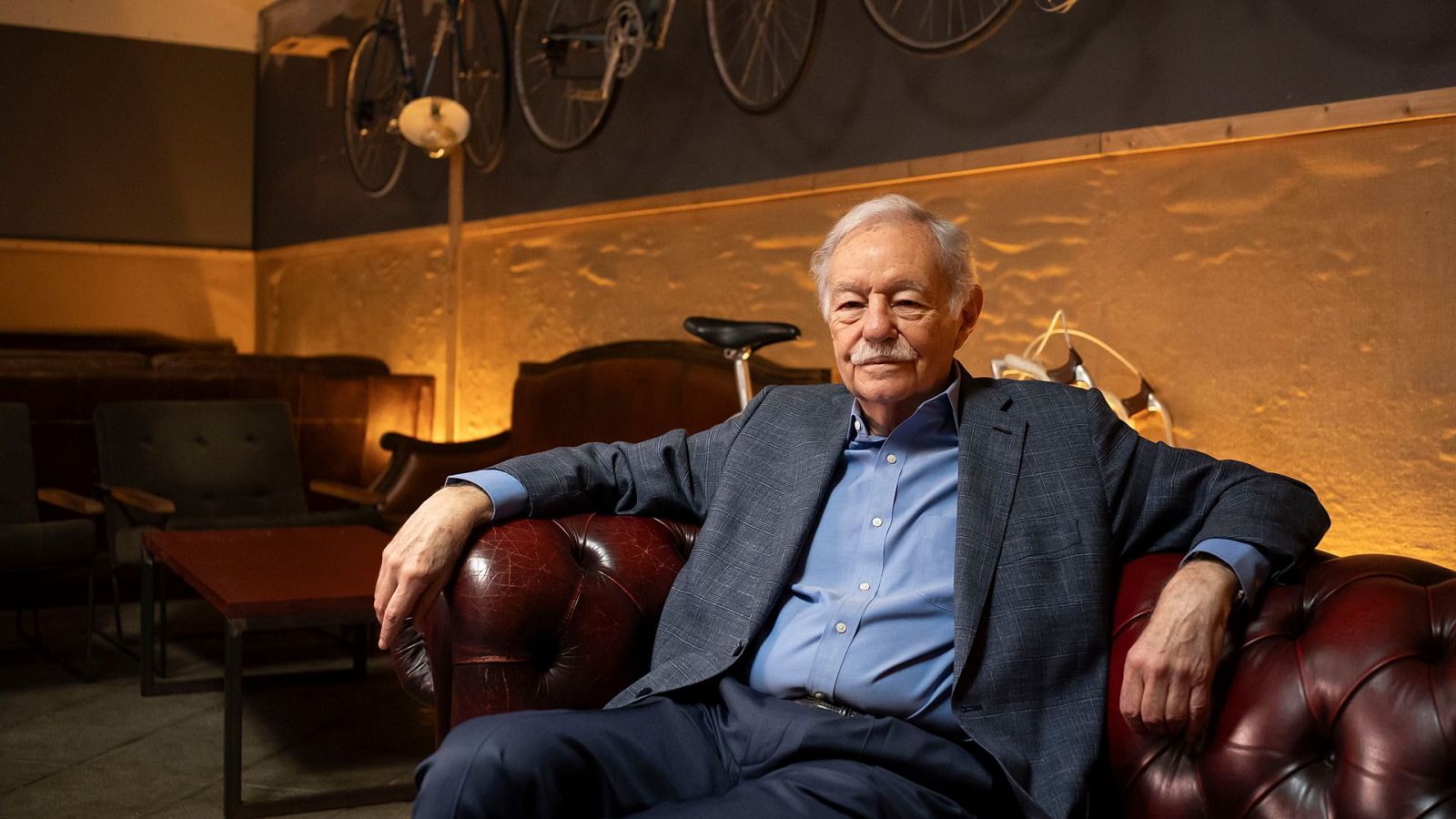 Humor en la nueva novela de Eduardo Mendoza - Página Dos - Página Dos | Ver