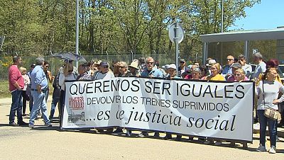 Zamora: protestas por la eliminaci�n del 'tren trabajador' - Noticias de Castilla y Le�n | Ver