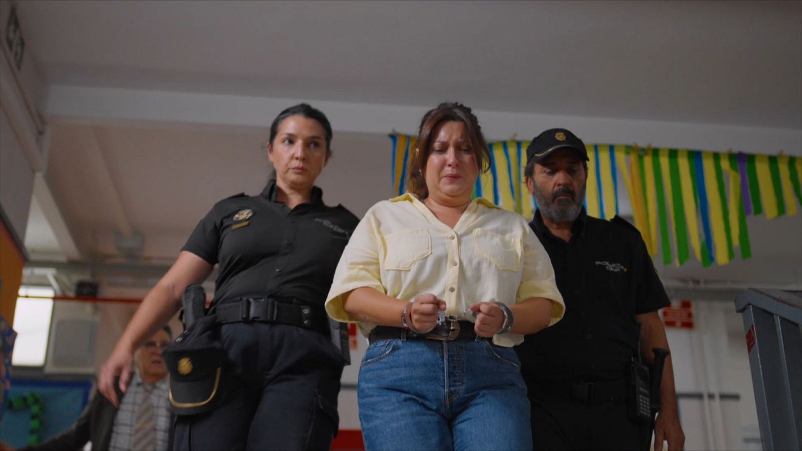 Barrio Esperanza - Esperanza es detenida - Barrio Esperanza | Ver