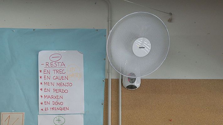 L'Informatiu - La calor entra a les aules