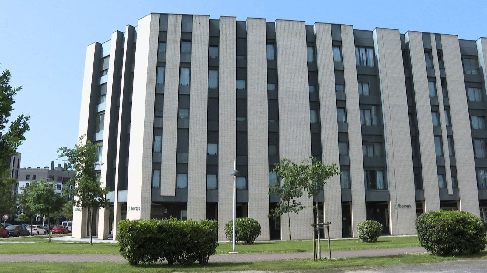Una comunidad de propietarios cántabros, en pie de guerra contra un fondo inmobiliario - TeleCantabria | Ver