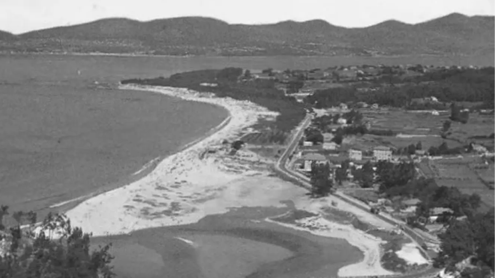 Vigo recupera a paisaxe dunar da praia de Samil - Telexornal - Galicia | Vexa