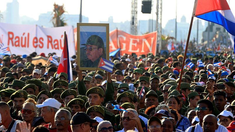 Miles de cubanos protestan contra la imputación a Raúl Castro - La tarde en 24h | Ver