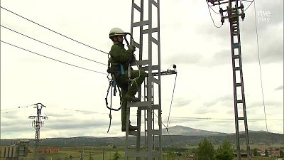 Mujeres en el sector el�ctrico - Aqu� hay trabajo | Ver