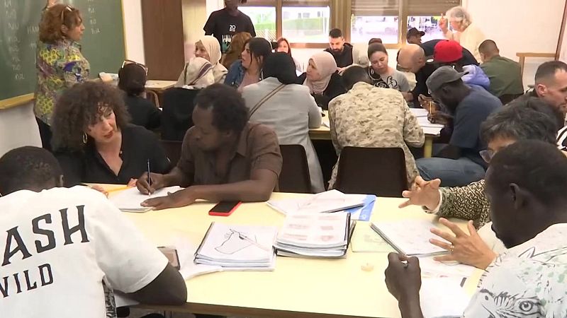 Proyecto Hablamos, una iniciativa para los migrantes: saber español es una puerta hacia la integración - Noticias de Castilla-La Mancha | Ver