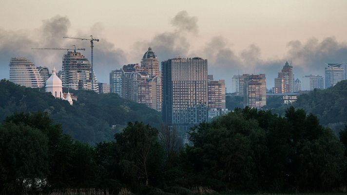 Telediario 1 - Rusia lanza un centenar de misiles contra Kiev que han alcanzado centros de mando, fábricas y edificios