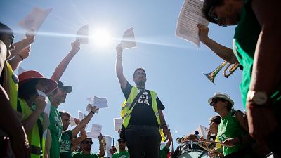 Dos dels sindicats implicats en la vaga d'Educaci� trenquen la unitat i accepten l'oferta de la Conselleria - L'informatiu - Comunitat Valenciana | Ver