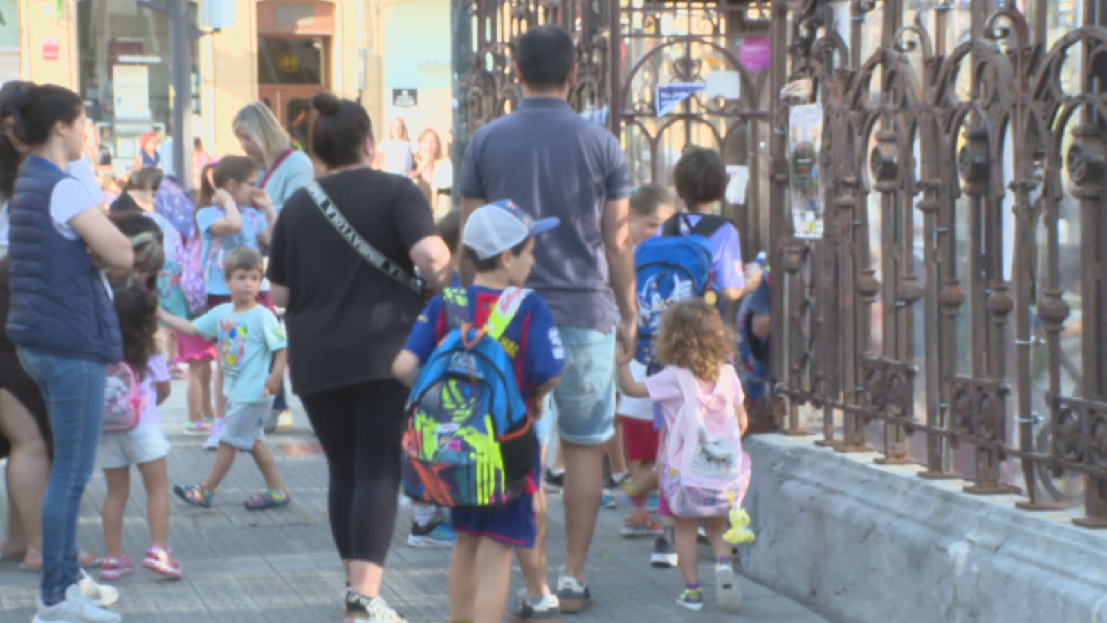 En algunos colegios públicos de Bilbao se superan los 30 grados de temperatura en las aulas | RTVE Play - Ver ahora