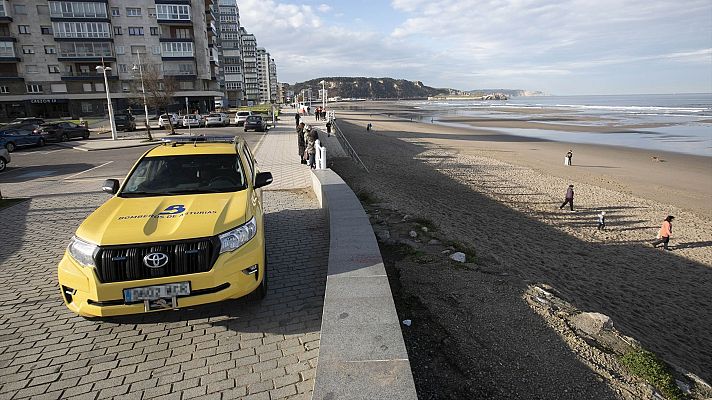 Panorama Regional - Un joven de 19 años desaparece en la playa de Salinas