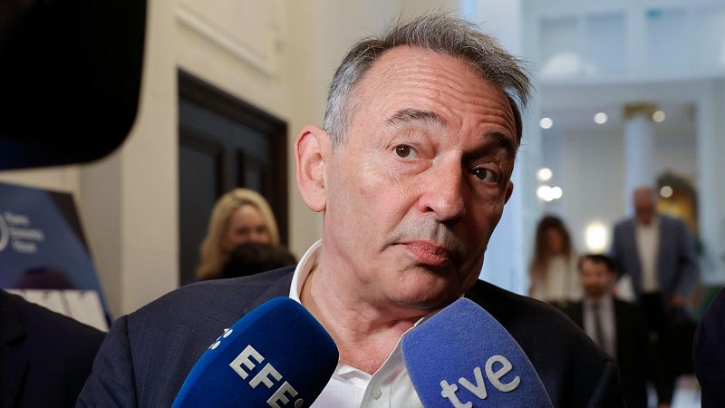 Izquierda Unida pide al PSOE que ponga "orden interno" - Mediodía en RNE | Ver