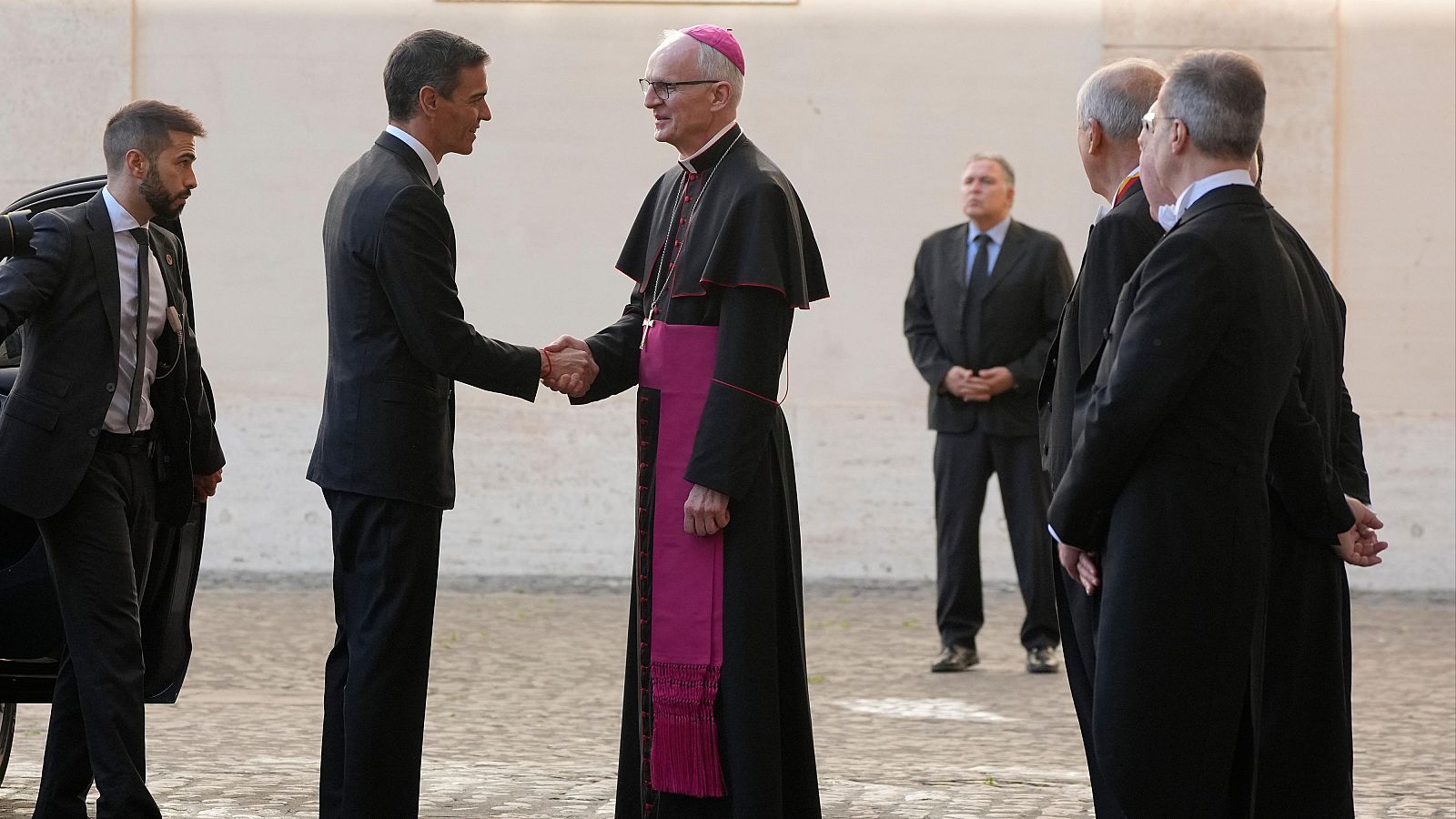 Sánchez reactiva la agenda con la Iglesia ante cita papal | Ver