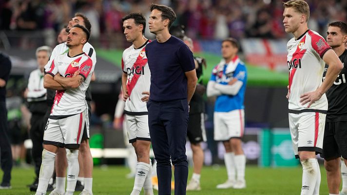 Fútbol - Íñigo Pérez: "Animo a que vayáis al barrio para comprobar de qué pasta está hecha la gente de Vallecas"