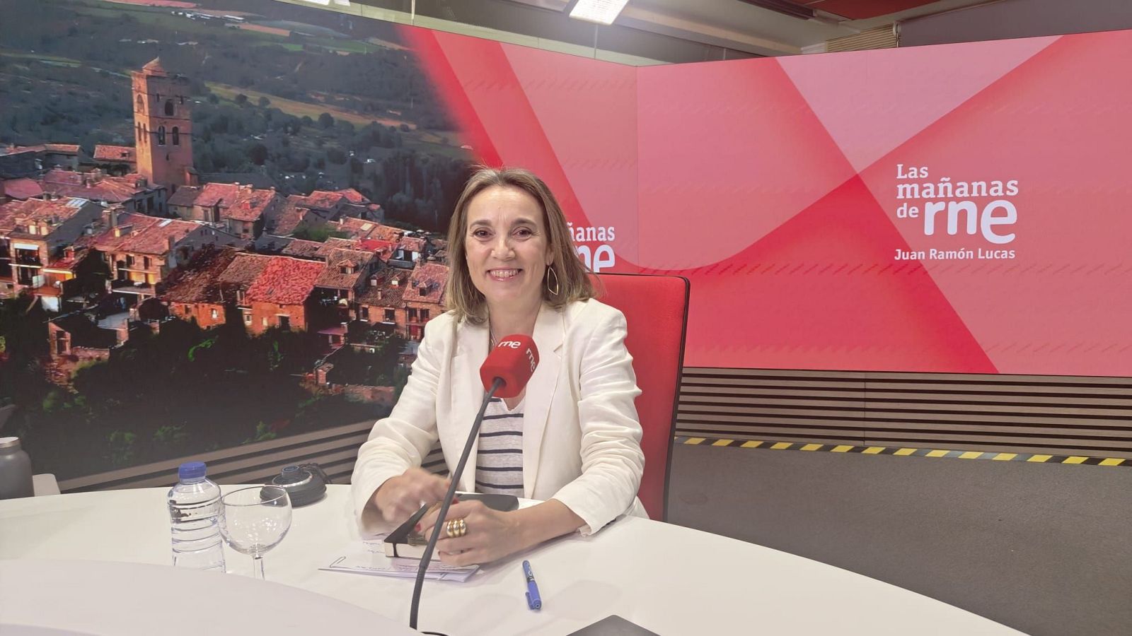 Cuca Gamarra (PP): "No está la pelota en el tejado del Partido Popular" - Las mañanas de RNE | Ver
