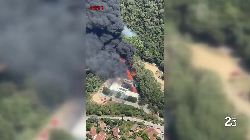 Incendi forestal a Òrrius en un context d’alt risc per la calor - L'Informatiu | Veure