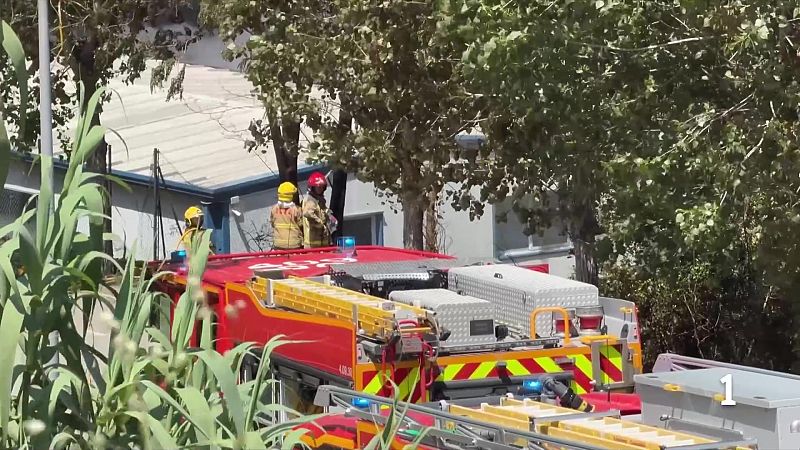 Controlat l’incendi d’Òrrius després d’una nit intensa dels Bombers - L'Informatiu | Veure