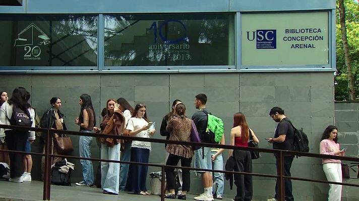 Telexornal - Galicia - Bibliotecas cheas nas vésperas dos exames de acceso á universidade. A USC cun sistema que avisa de postos libres
