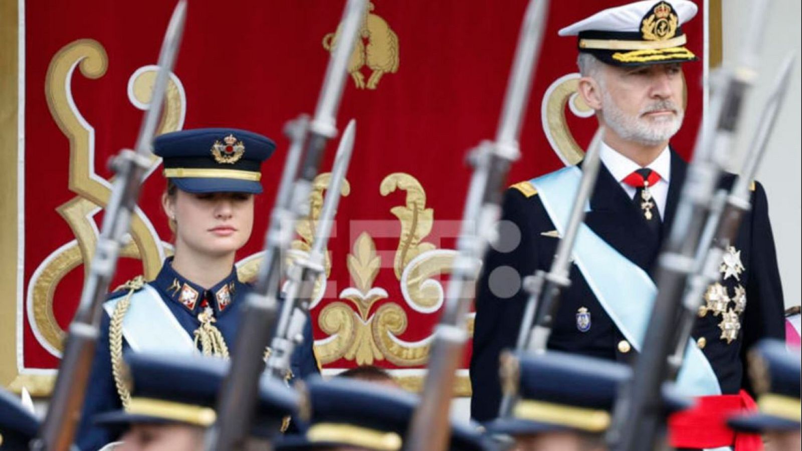 Los reyes presiden el desfile del Día de las Fuerzas Armadas, por primera vez con Leonor - Informativo 24h | Ver