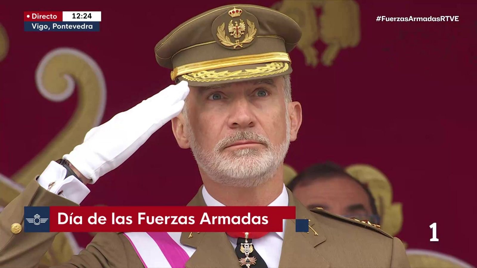La bandera nacional cae durante el Día de las Fuerzas Armadas - RTVE Noticias Vídeo | Ver