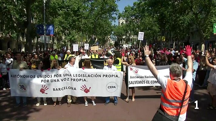 L'Informatiu - Els autònoms es manifesten a Barcelona per reclamar legislació pròpia i denunciar l'ofec fiscal