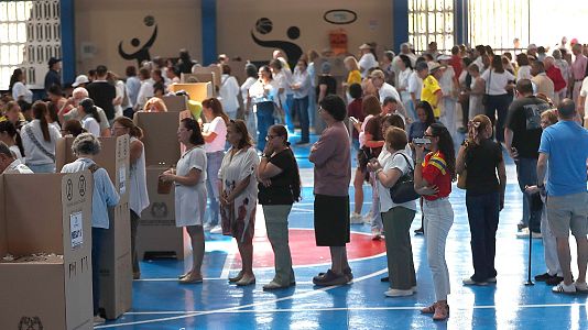 Cierran los centros de votaci�n en Colombia en una jornada electoral sin incidentes