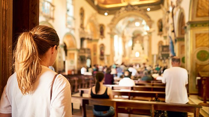 Telediario Fin de Semana - "Yo decidí apostatar hace muchos años": el testimonio de quienes se han alejado de la Iglesia
