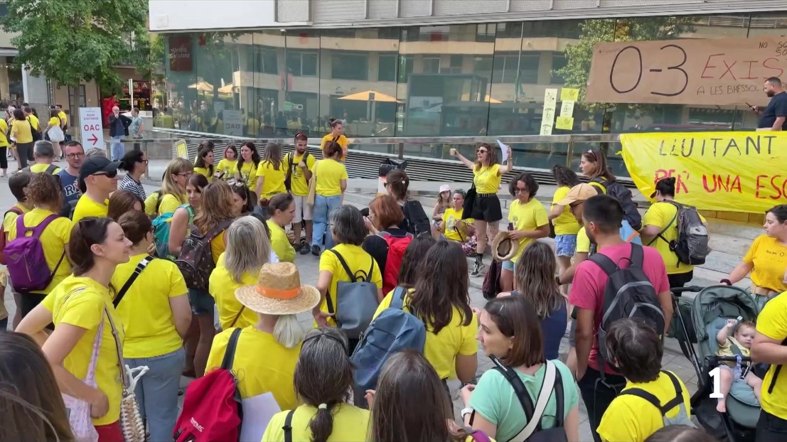 Els docents debaten en assemblees el preacord d'Educació abans de la consulta