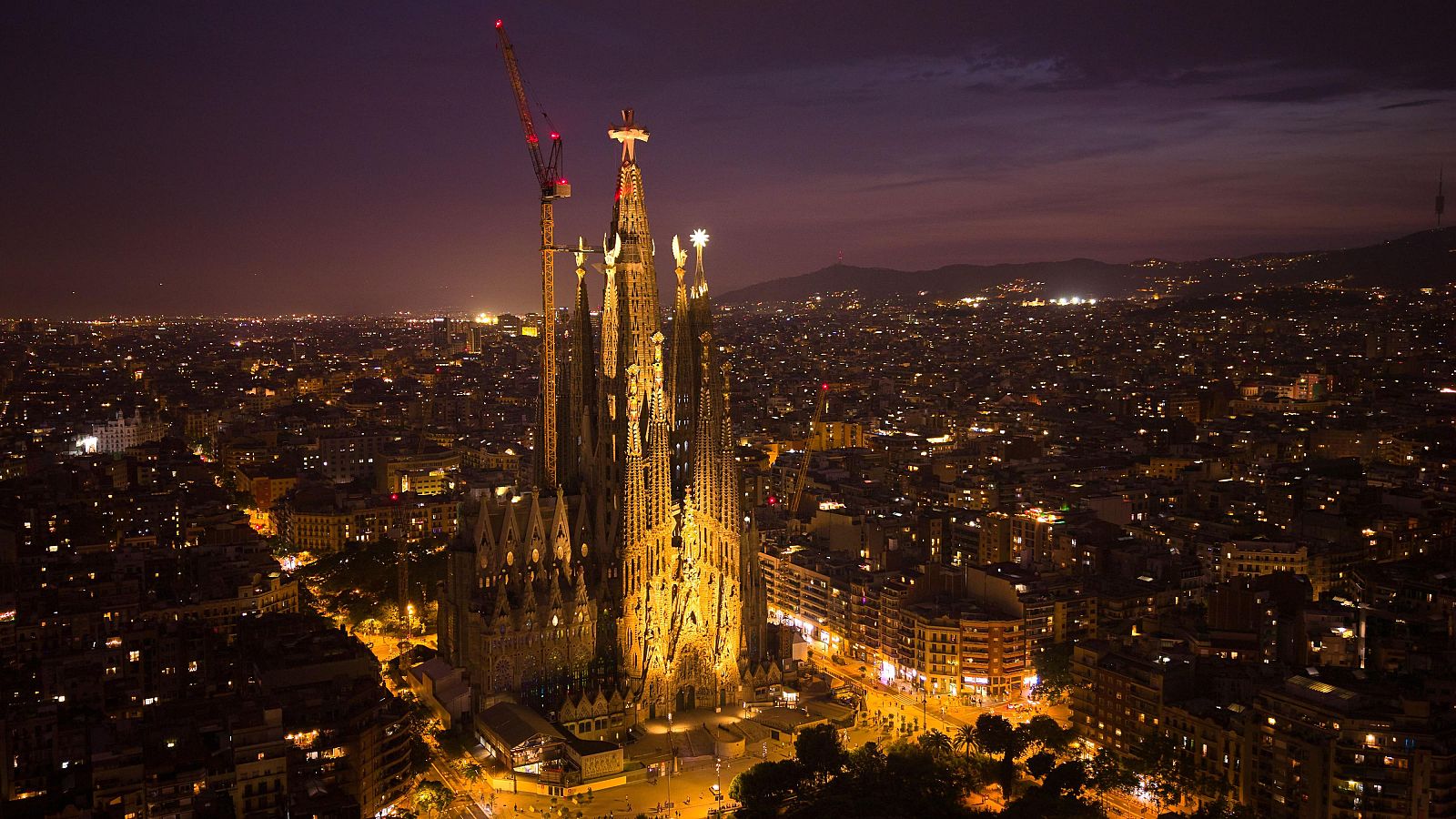 Los secretos de la Sagrada Familia, al descubierto en el centenario de Gaudí | Ver