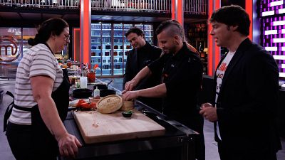 Annie se emociona al dedicarle su plato a su tata