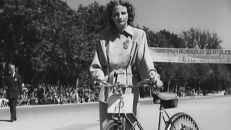 La mujer y la bicicleta como tema central de “PEDALES VINTAGE” - TDPedales | Ver