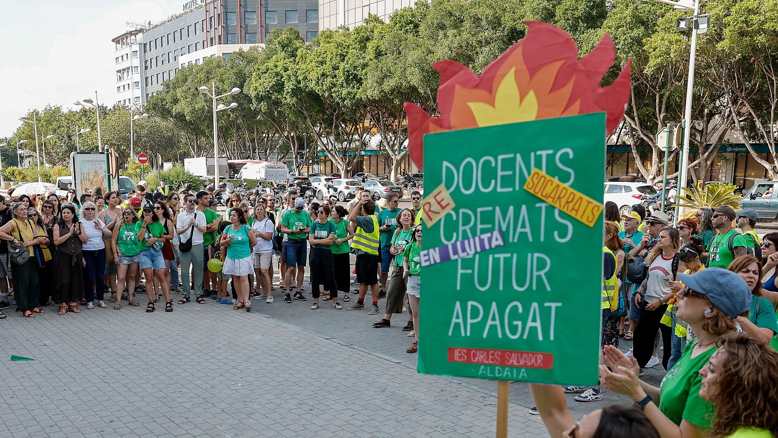 Docentes irrumpen un acto de Excelencia Educativa en Valencia - Informativo 24h | Ver