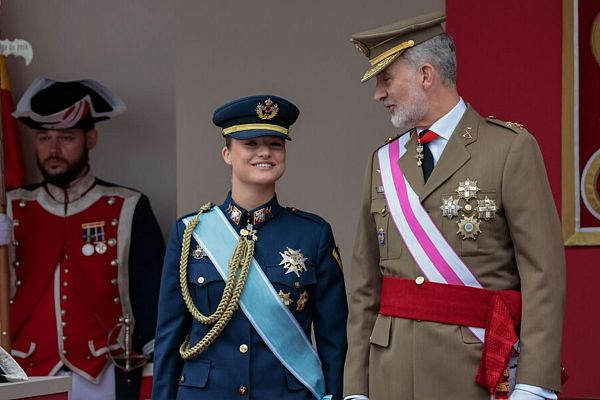  - La princesa Leonor termina su formación en paracaidismo en la Base Aérea de Alcantarilla