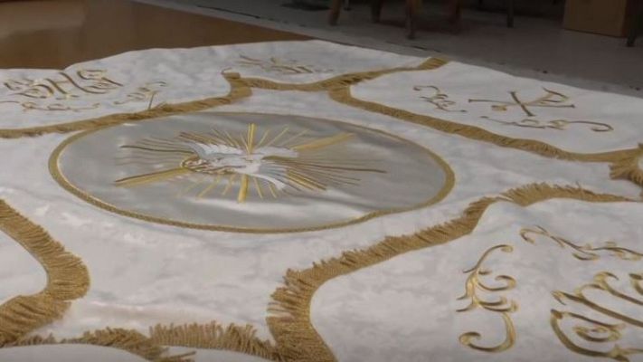 Directo al grano - Las modistas que diseñan las prendas del Papa en su visita a España, en 'Directo al grano'