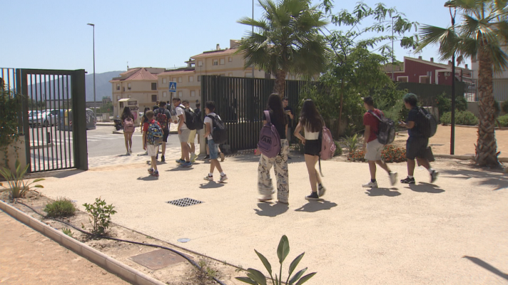 Noticias Murcia - El calor en las aulas activa protestas, denuncias en la Inspección de Trabajo y la suspensión de clases