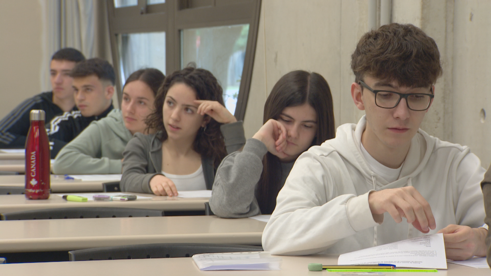 Más de 4.000 estudiantes se enfrentan a la PAU en Navarra - Telenavarra | Ver