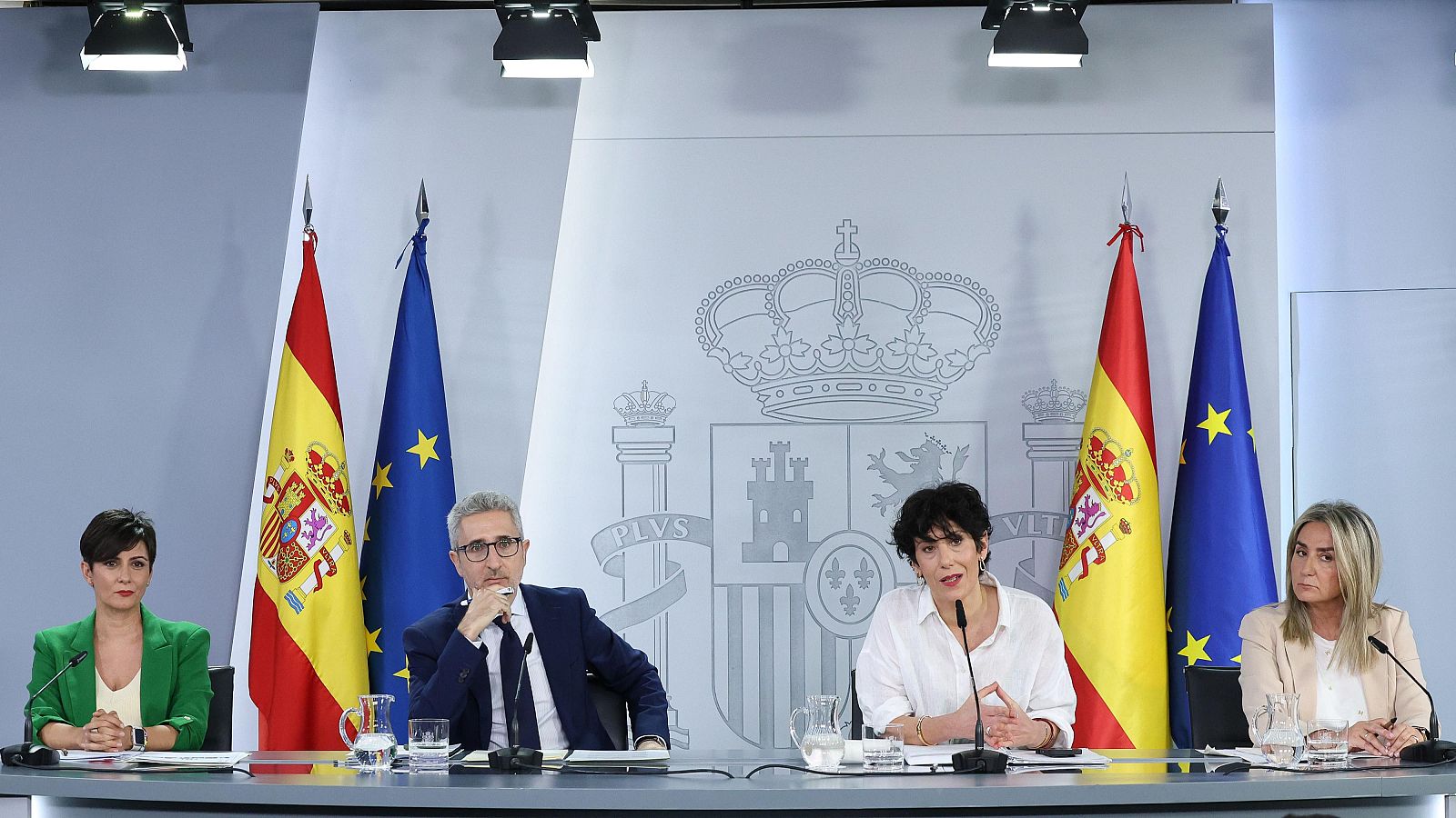 El Gobierno califica de "cinismo" y "desesperación" la oferta del PP a PNV y Junts | Ver