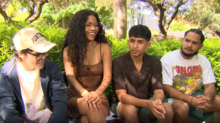Telediario 1 - Chuwi la banda puertorriqueña de rock indie que es la telonera de Bud Bunny en su gira mundial