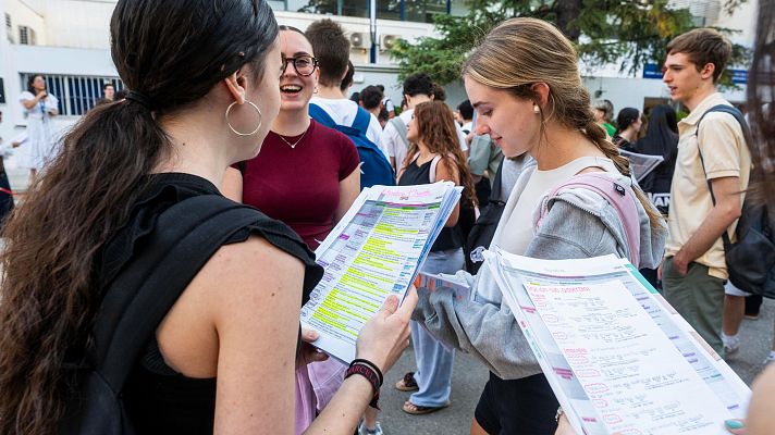 Telediario 1 - Madres y padres, contagiados por el estrés de la selectividad