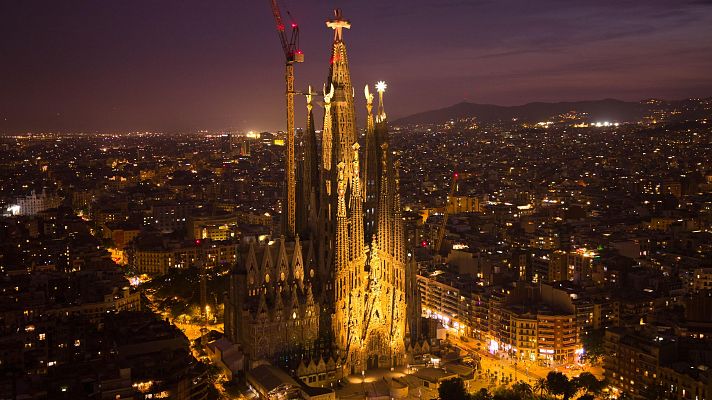 Telediario 2 - La Sagrada Familia: 144 años como testigo de las luces y sombras de la historia de Barcelona