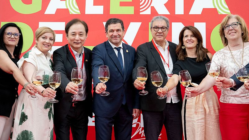 Fenavin Match es una iniciativa dentro de la Feria Nacional del Vino de Ciudad Real que ha puesto en contacto a unas 350 bodegas españolas, la mitad de Castilla-La Mancha, con más de 250 compradores, de los que cerca de 200 son internacionales. Sin stand, sin público, sin conferencias, solo negocio, como reza su página web.