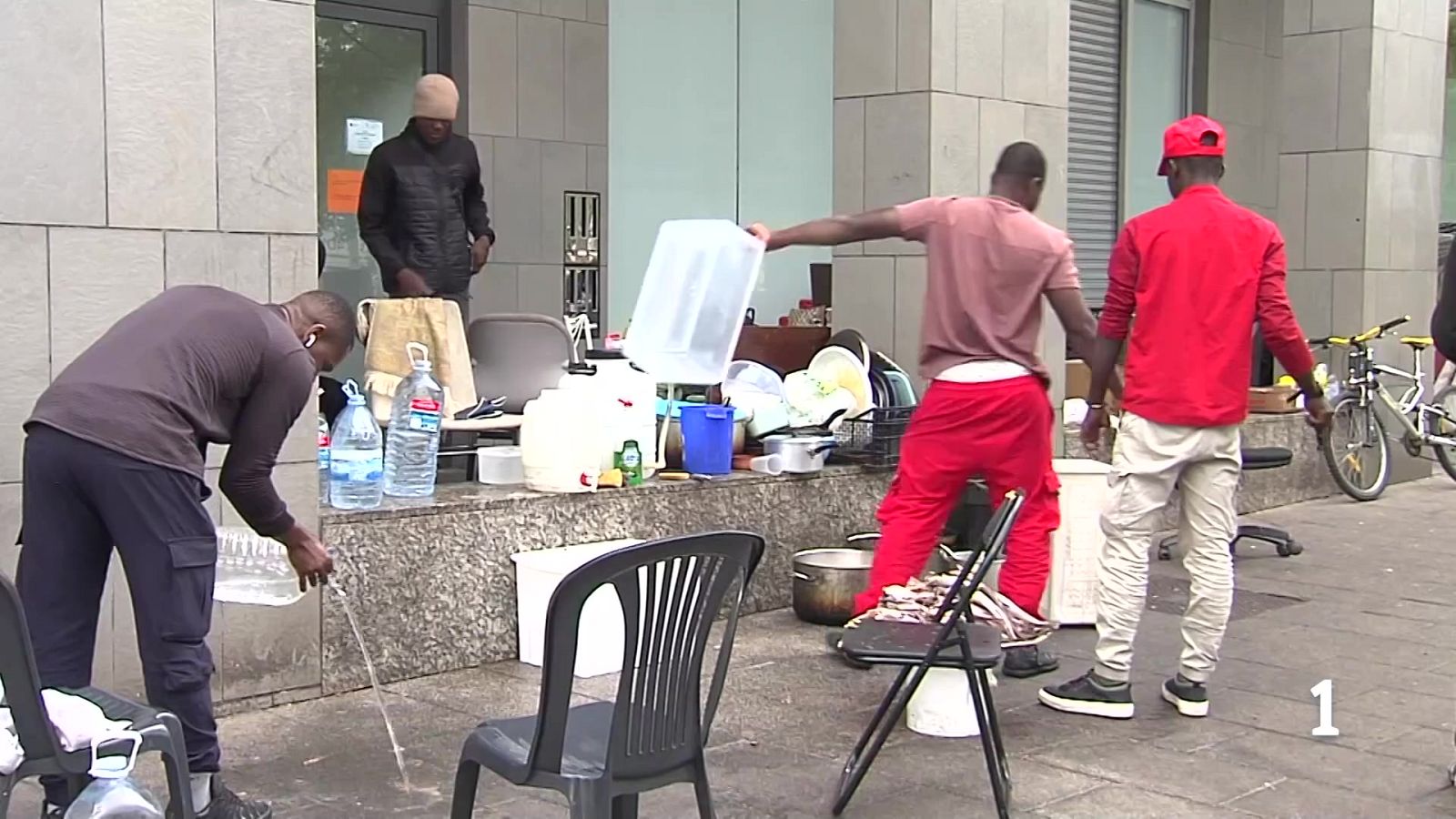 Migrantes malienses vuelven a la calle de Vitoria - Telenorte - País Vasco | Ver